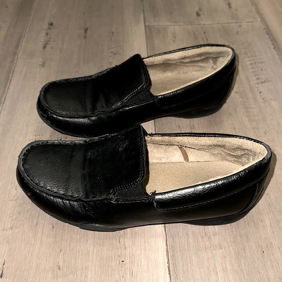 Children’s Place kids size 3 Black Leather Slip-On Loafers - Picture 7 of 7
